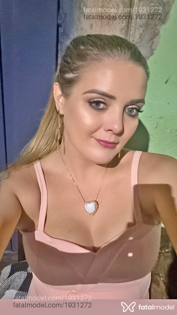 Acompanhante mulher trans loira (o) de olhos verdes em Leme - Raphaella