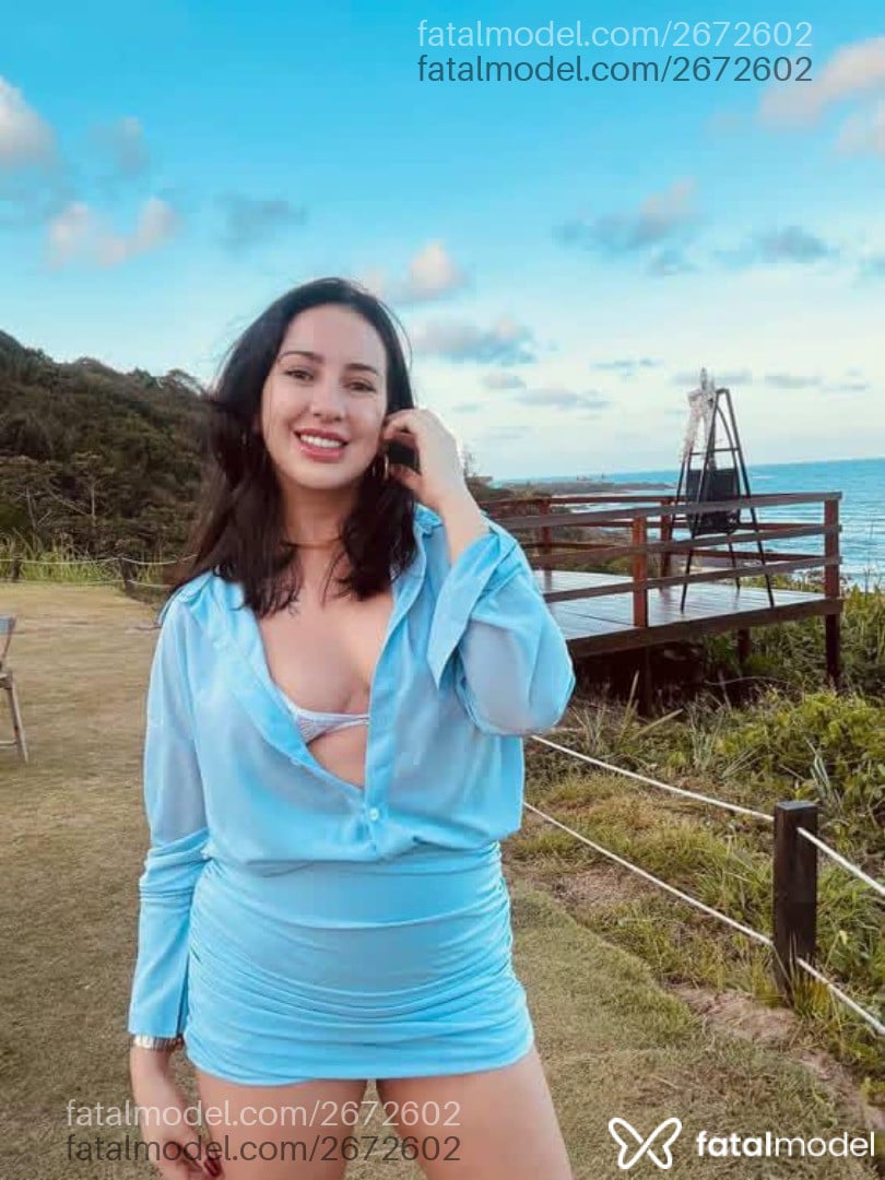 Acompanhante mulher com cabelo castanho de olhos mel em Virtual - Heloísa
