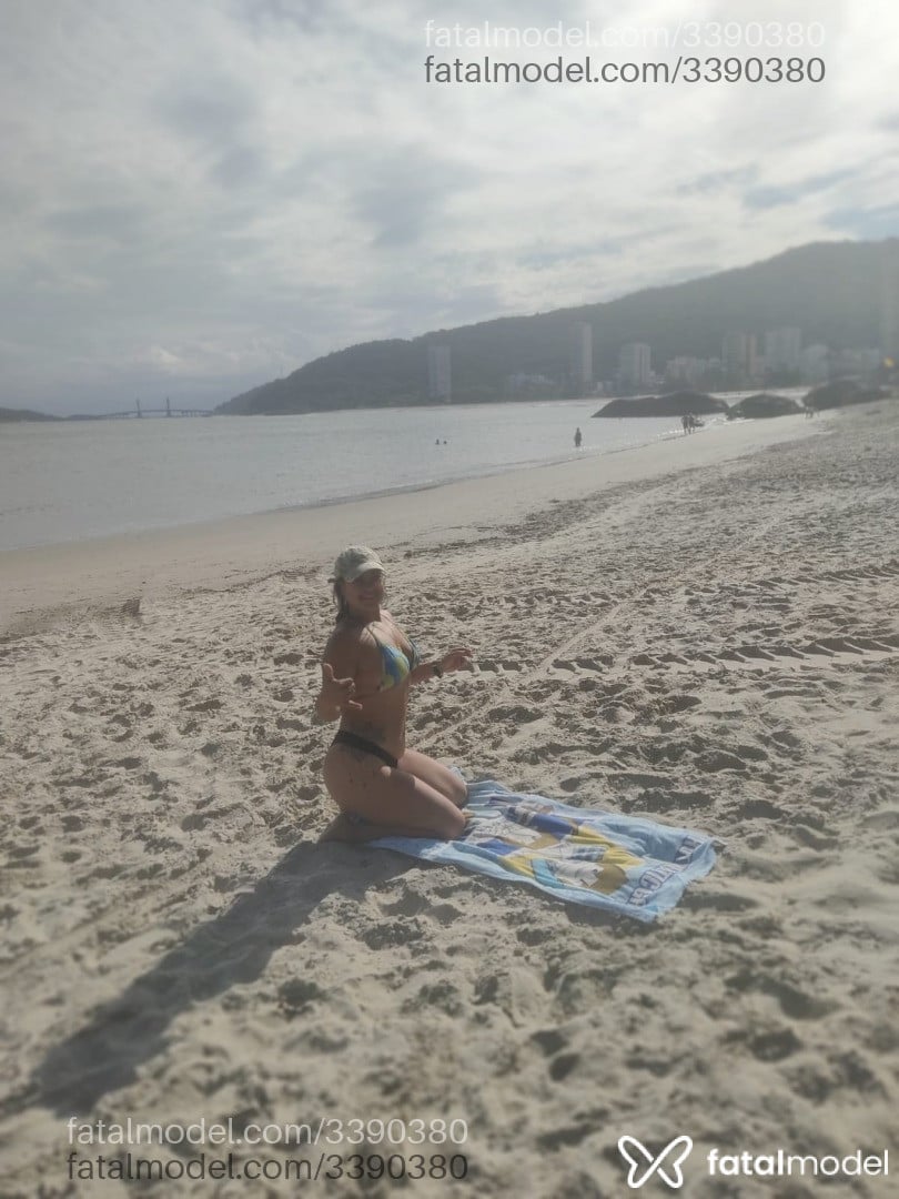 Acompanhante mulher morena (o) de olhos pretos em Matinhos - Ariela
