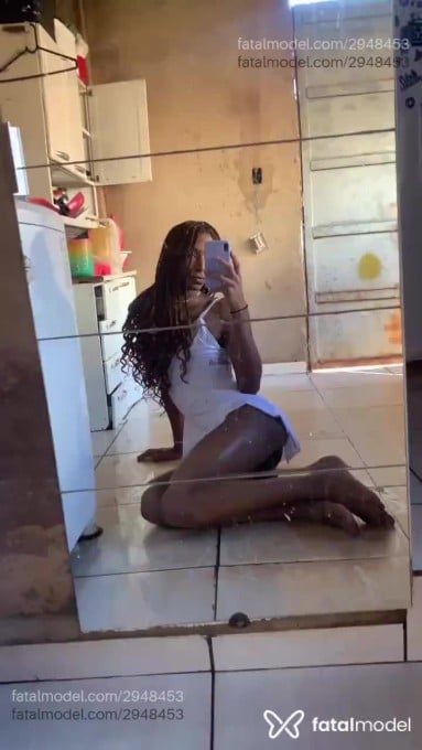 Acompanhante mulher trans com cabelo colorido de olhos castanhos em Rio Verde Acompanhante mulher trans com cabelo colorido de olhos castanhos em Rio Verde - Felyna