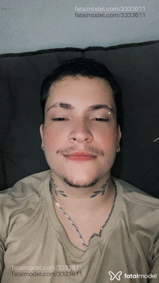 Acompanhante homem com cabelo castanho de olhos castanhos em São Mateus Acompanhante homem com cabelo castanho de olhos castanhos em São Mateus - Victor Hugo