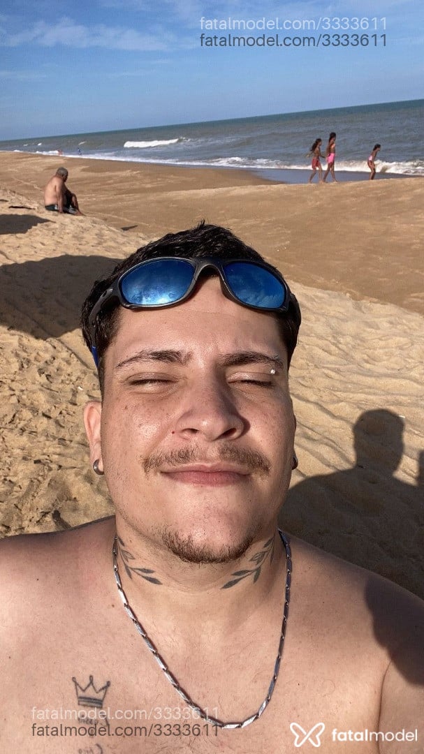 Acompanhante homem com cabelo castanho de olhos castanhos em São Mateus Acompanhante homem com cabelo castanho de olhos castanhos em São Mateus - Victor Hugo