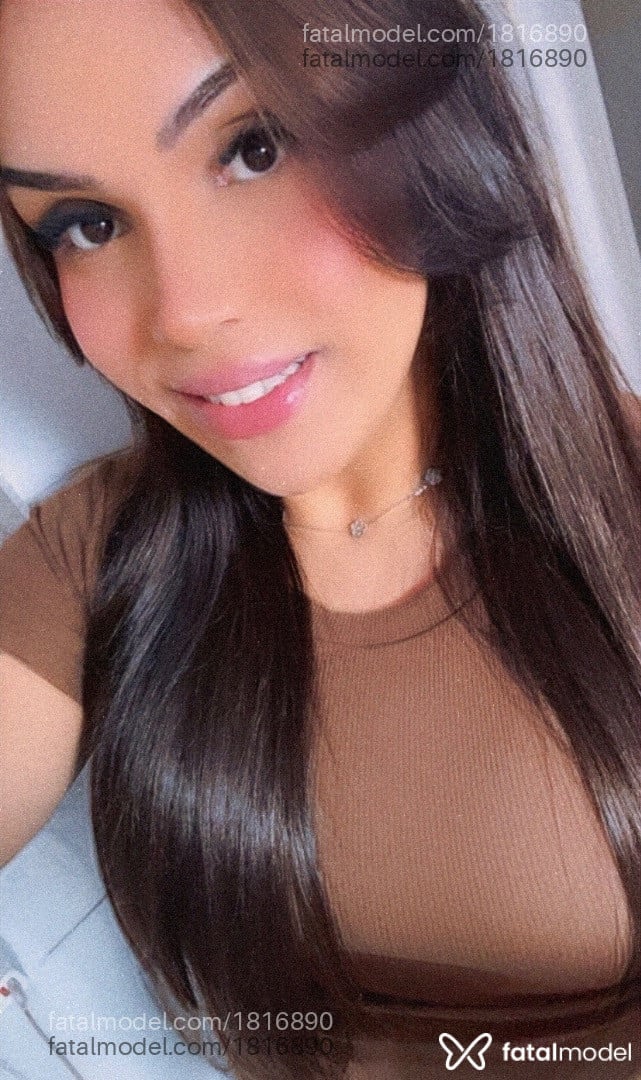 Acompanhante mulher trans com cabelo castanho de olhos castanhos em Araucária - Julia Pimentel
