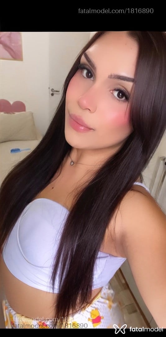 Acompanhante mulher trans com cabelo castanho de olhos castanhos em Araucária - Julia Pimentel
