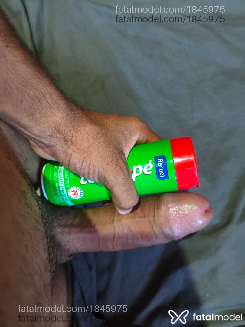 Acompanhante homem com cabelo castanho de olhos castanhos - Dilon Acompanhante homem com cabelo castanho de olhos castanhos - Dilon