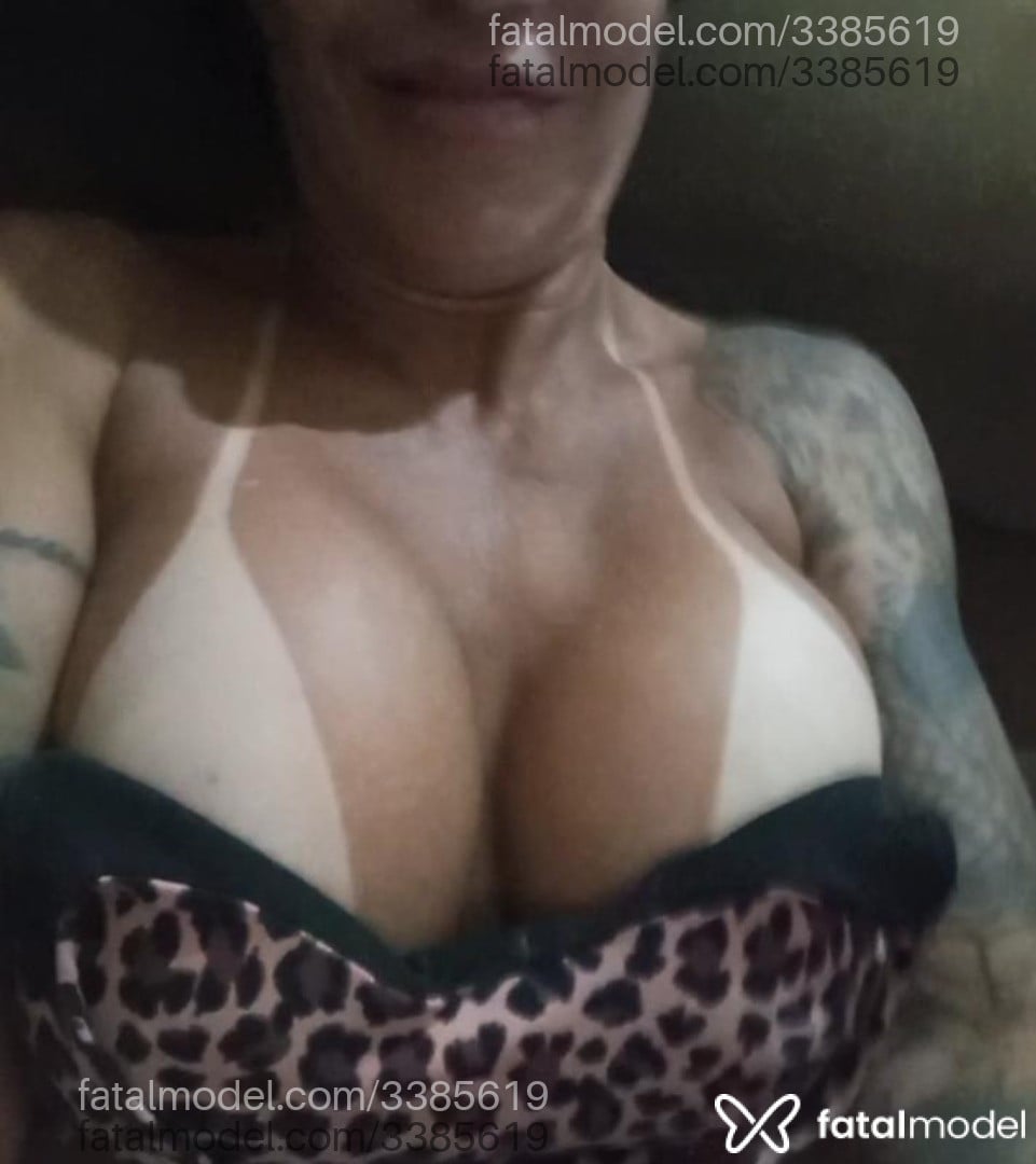 Acompanhante mulher com cabelo castanho de olhos castanhos em Birigui - Carol Marques