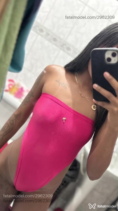 Acompanhante mulher com cabelo castanho de olhos mel em Simões Filho Acompanhante mulher com cabelo castanho de olhos mel em Simões Filho - Nannysnts