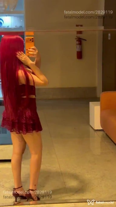 Acompanhante mulher ruiva (o) de olhos castanhos - Moranguete