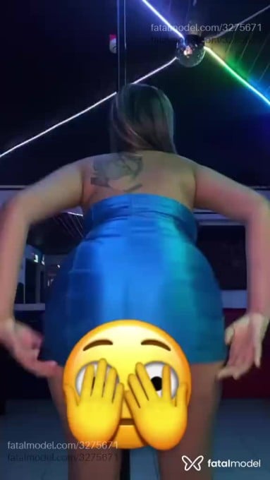 Acompanhante mulher loira (o) de olhos castanhos - Sophia
