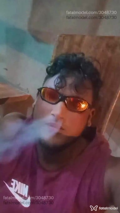 Acompanhante homem morena (o) de olhos castanhos - Charvozo Acompanhante homem morena (o) de olhos castanhos - Charvozo