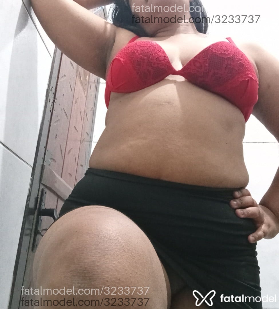 Acompanhante mulher morena (o) de olhos pretos em Tubarão - Morena