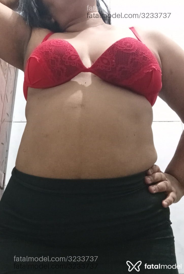 Acompanhante mulher morena (o) de olhos pretos em Tubarão - Morena