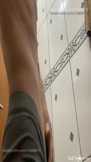 Acompanhante homem com cabelo castanho de olhos castanhos - Alyson Tresoldi Acompanhante homem com cabelo castanho de olhos castanhos - Alyson Tresoldi