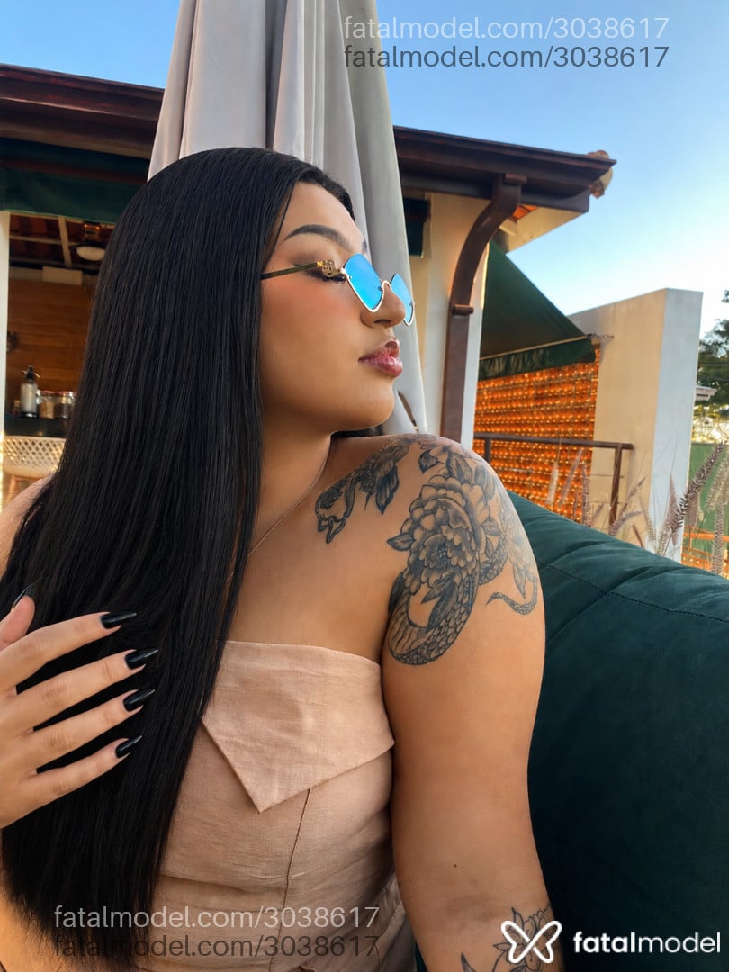 Acompanhante mulher morena (o) de olhos pretos - Millenna Chiovitti Acompanhante mulher morena (o) de olhos pretos - Millenna Chiovitti