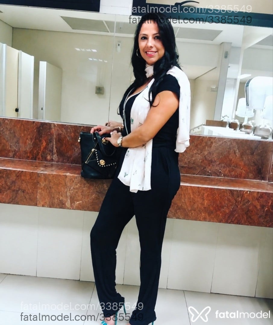 Acompanhante mulher com cabelo castanho de olhos castanhos em Caraguatatuba - Nina Araujo