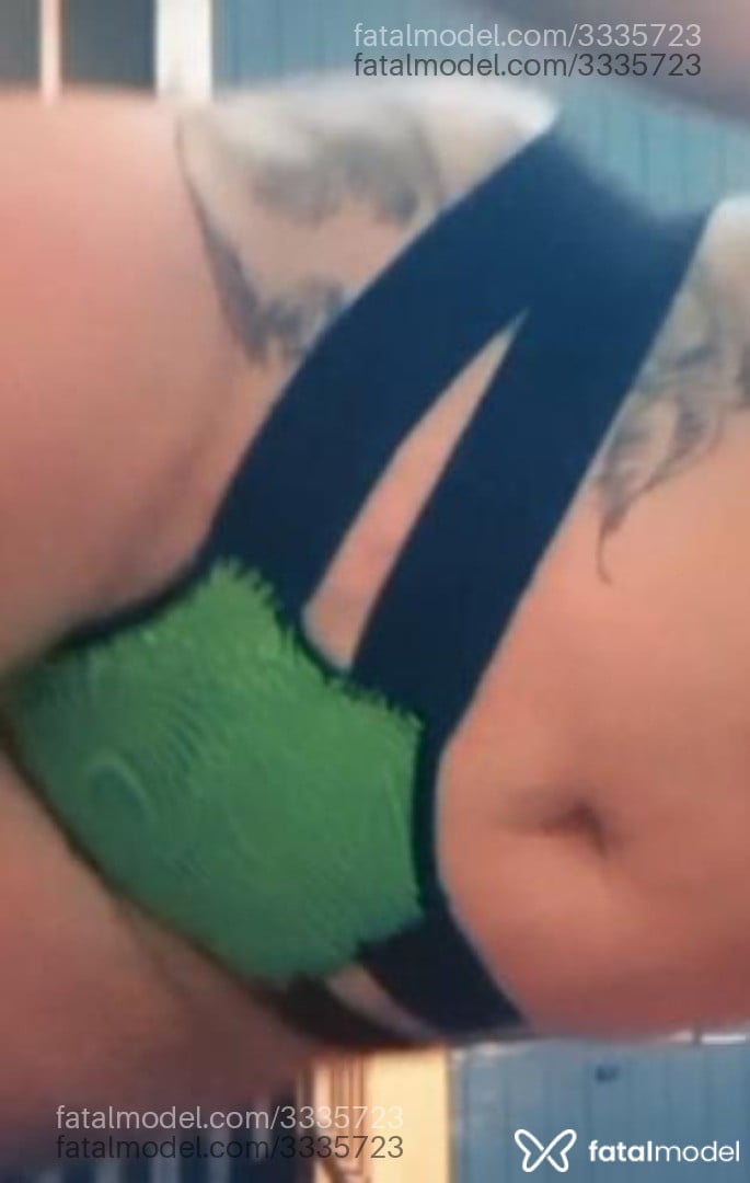 Acompanhante mulher com cabelo colorido de olhos verdes em Xangri-Lá - Bruna