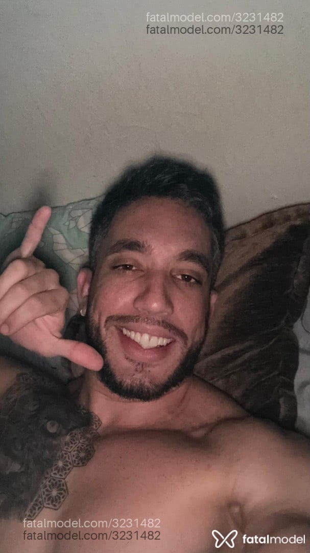 Acompanhante homem com cabelo grisalho de olhos castanhos em Recife Acompanhante homem com cabelo grisalho de olhos castanhos em Recife - Rafael