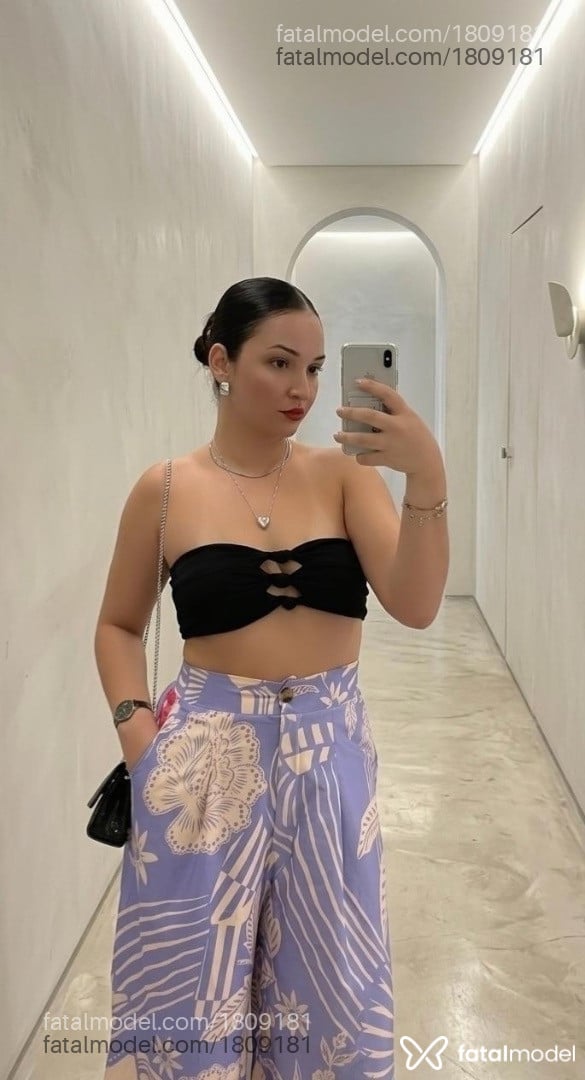Acompanhante mulher com cabelo castanho de olhos castanhos em Pato Branco - Jade Vieira