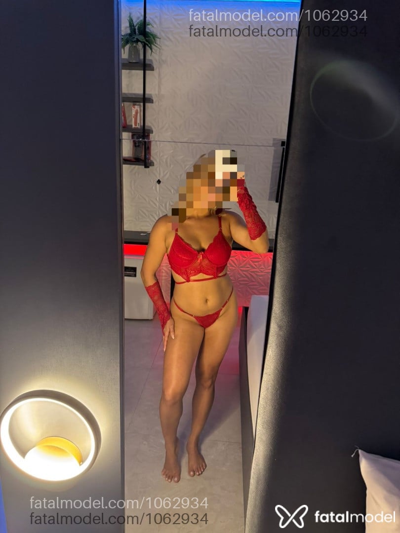 Acompanhante mulher loira (o) de olhos castanhos - Bianca