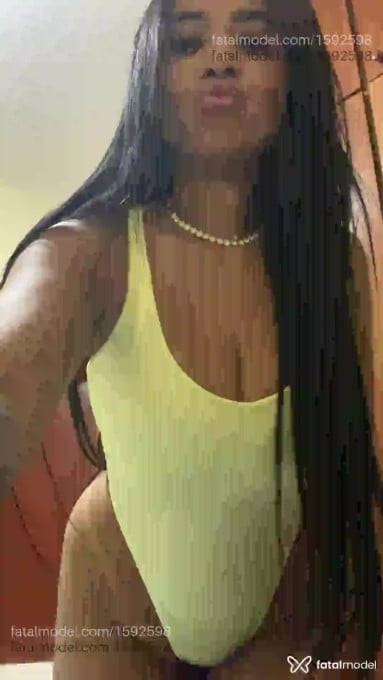 Acompanhante mulher com cabelo castanho de olhos pretos - Tayna