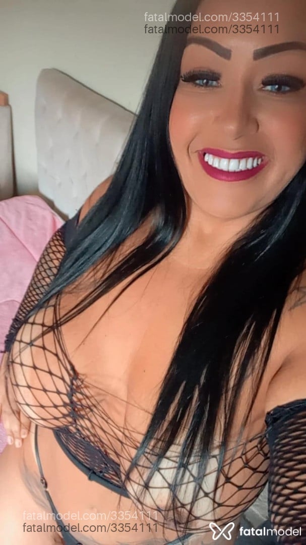Acompanhante mulher morena (o) de olhos azuis - Kelly Ferraz