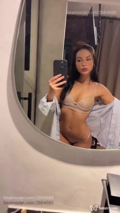 Acompanhante mulher morena (o) de olhos castanhos - Emilly Galbani