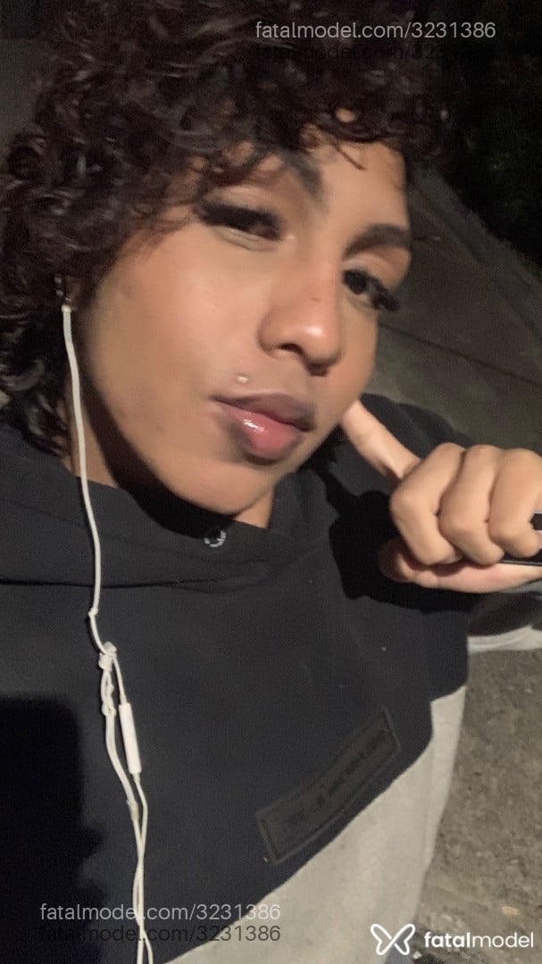 Acompanhante mulher trans morena (o) de olhos castanhos em Virtual - Borges
