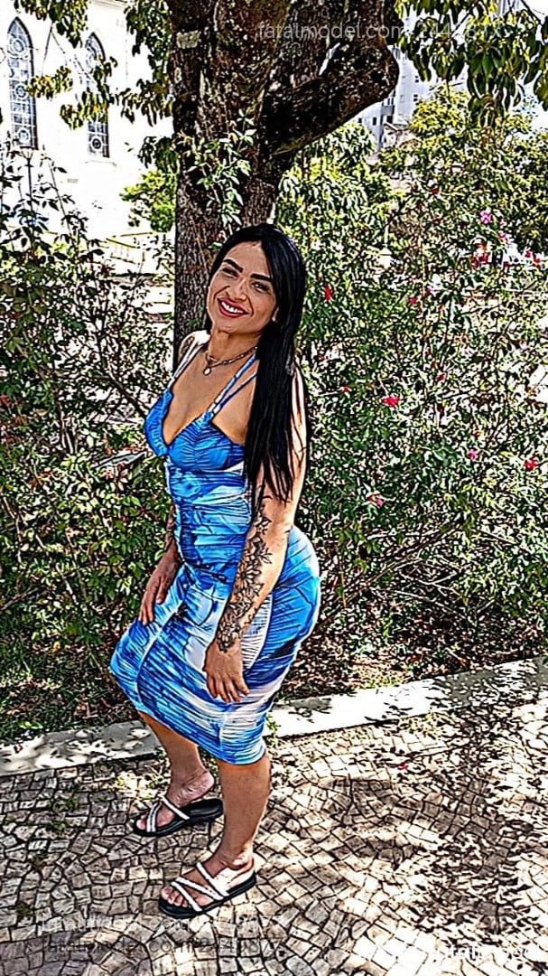 Acompanhante mulher morena (o) de olhos verdes em Igaratinga - Mel