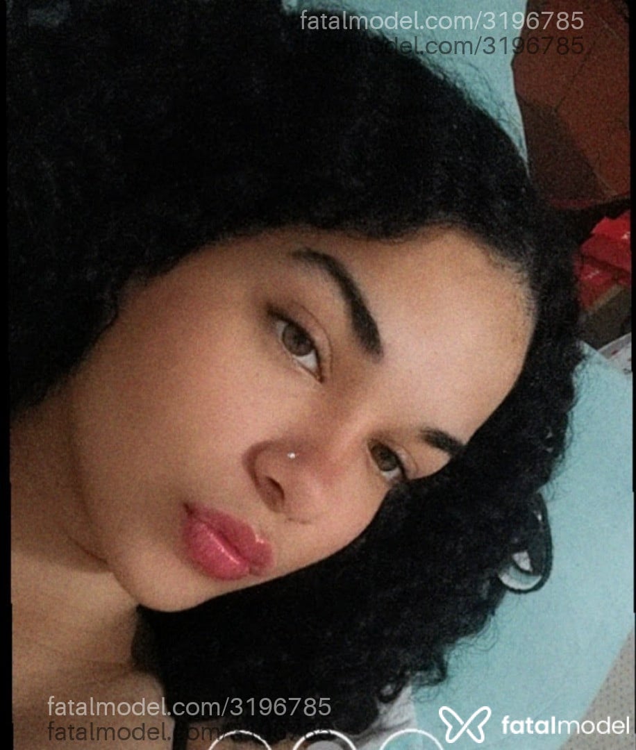 Acompanhante mulher com cabelo castanho de olhos verdes em Virtual - Morena