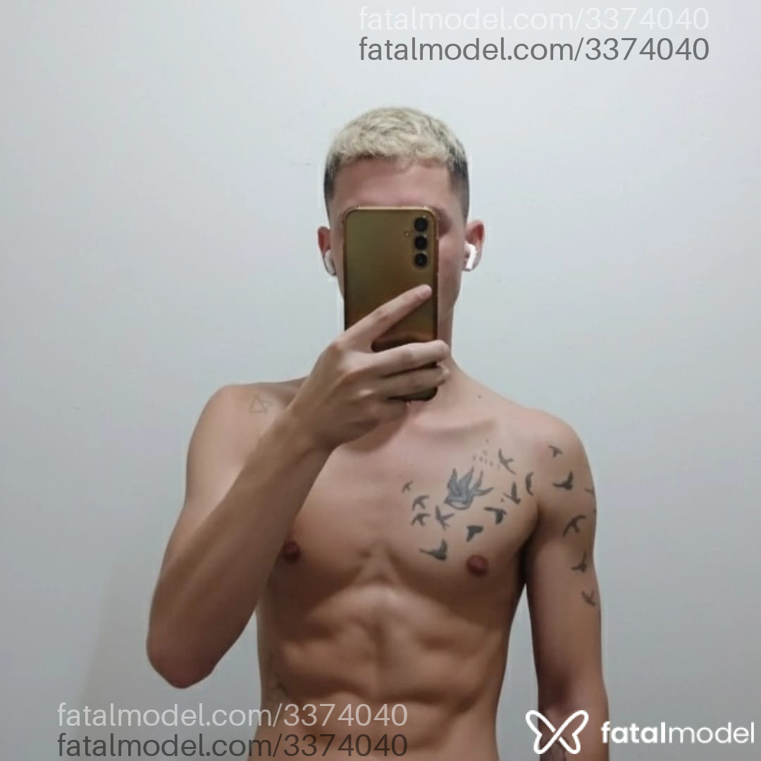 Acompanhante homem loira (o) de olhos castanhos - Loirogelado