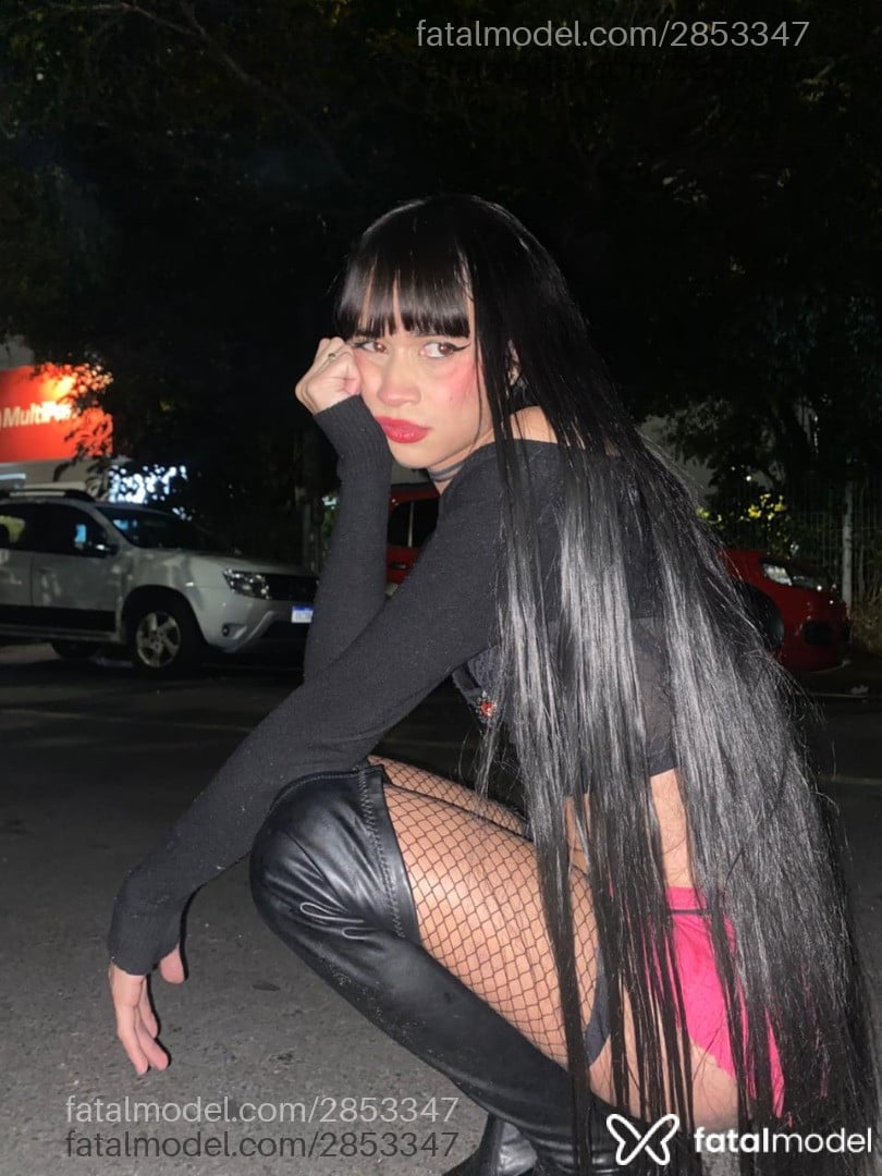 Acompanhante mulher trans com cabelo castanho de olhos castanhos - Lau Lau Acompanhante mulher trans com cabelo castanho de olhos castanhos - Lau Lau