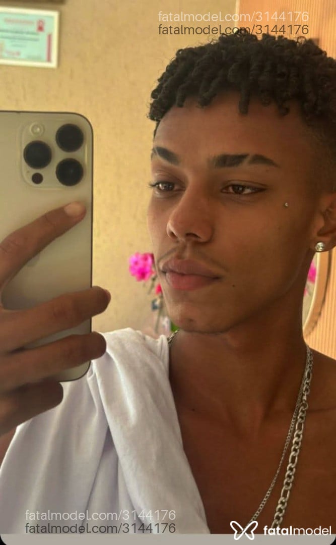 Acompanhante homem morena (o) de olhos castanhos em Paulínia - Henrique