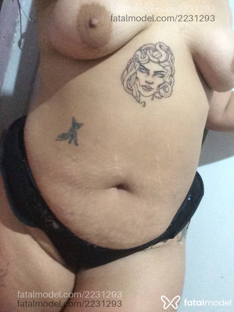 Acompanhante mulher com cabelo castanho de olhos castanhos em Pelotas Acompanhante mulher com cabelo castanho de olhos castanhos em Pelotas - Mari