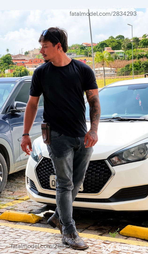 Acompanhante homem com cabelo castanho de olhos castanhos em Passos - Mike