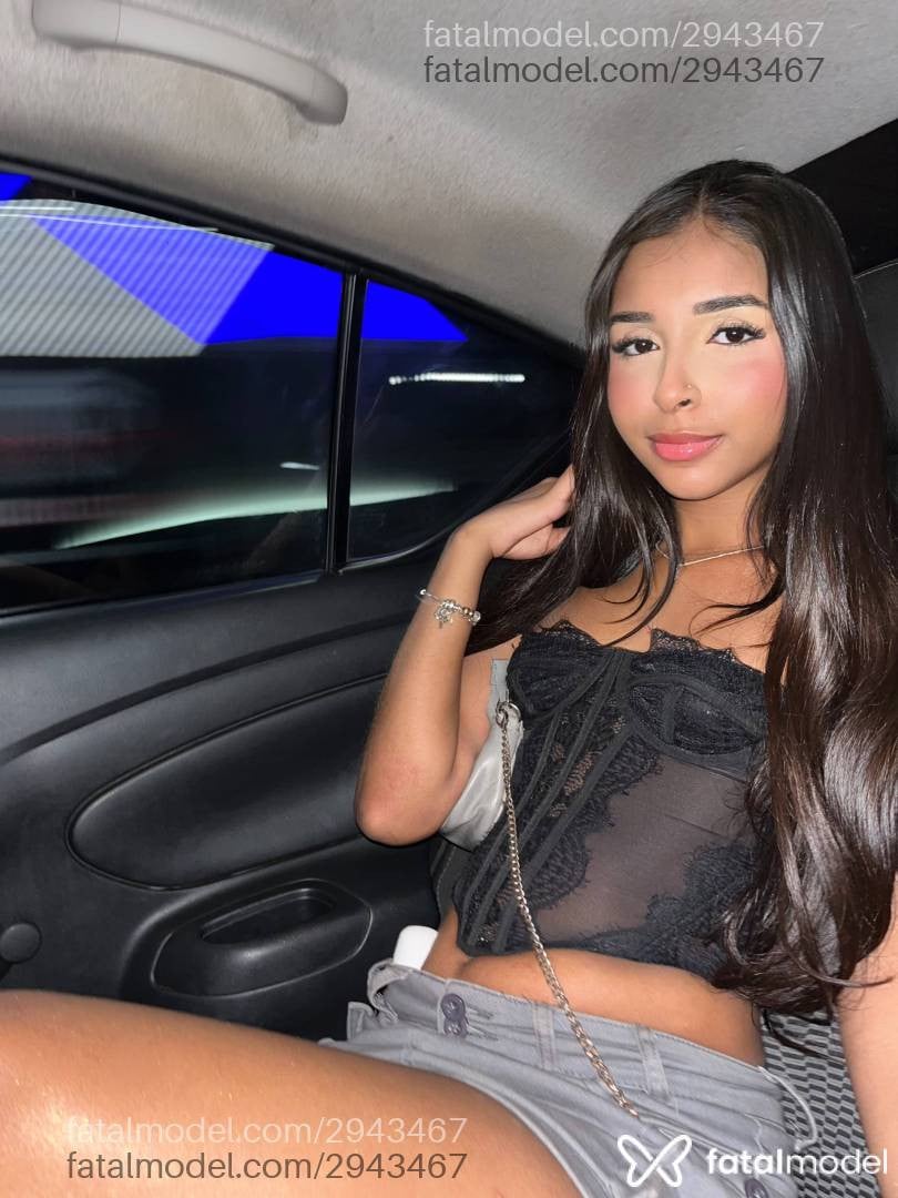 Acompanhante mulher trans morena (o) de olhos pretos - Lua Zayed