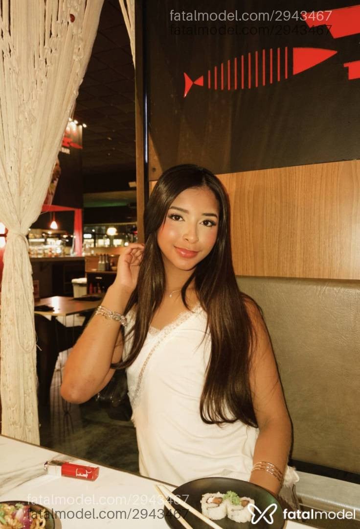 Acompanhante mulher trans morena (o) de olhos pretos - Lua Zayed