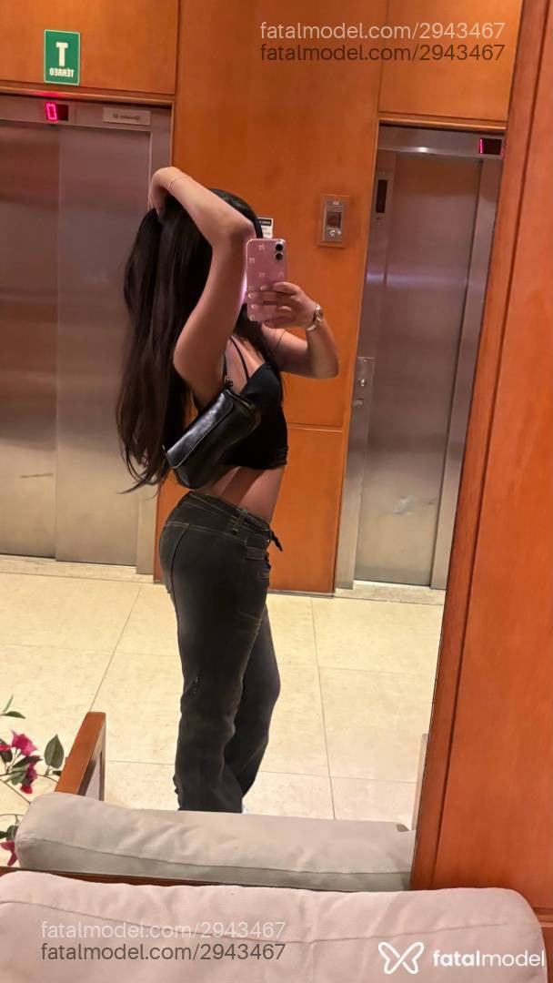 Acompanhante mulher trans morena (o) de olhos pretos - Lua Zayed