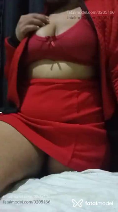 Acompanhante mulher morena (o) de olhos pretos - Carol