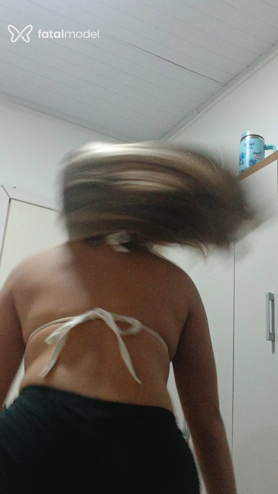 Acompanhante mulher loira (o) de olhos castanhos - Carolzinha Santos