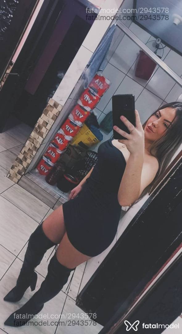 Acompanhante mulher loira (o) de olhos castanhos - Carolzinha Santos
