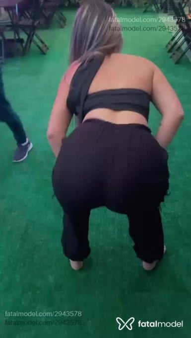 Acompanhante mulher loira (o) de olhos castanhos em Pelotas Acompanhante mulher loira (o) de olhos castanhos em Pelotas - Carolzinha Santos