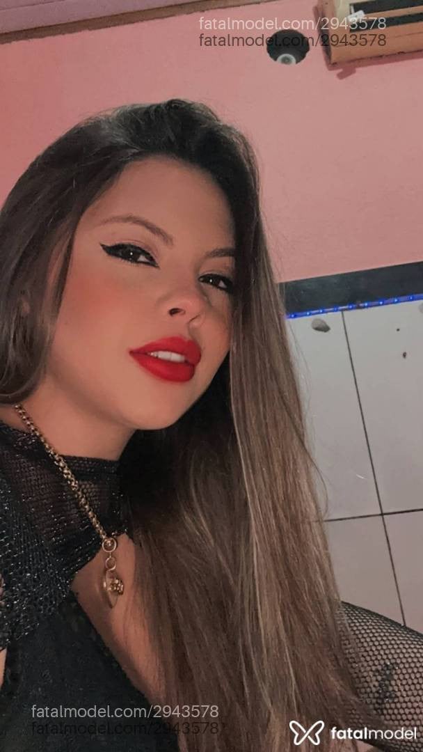 Acompanhante mulher loira (o) de olhos castanhos - Carolzinha Santos