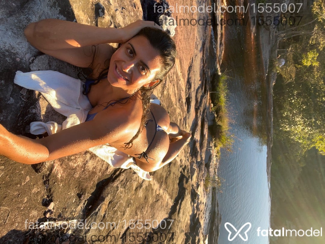 Acompanhante mulher com cabelo castanho de olhos castanhos - Ludovica Acompanhante mulher com cabelo castanho de olhos castanhos - Ludovica