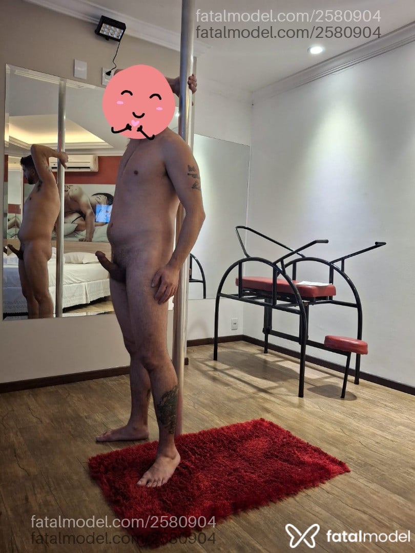 Acompanhante homem com cabelo castanho de olhos castanhos - Rafael Nala