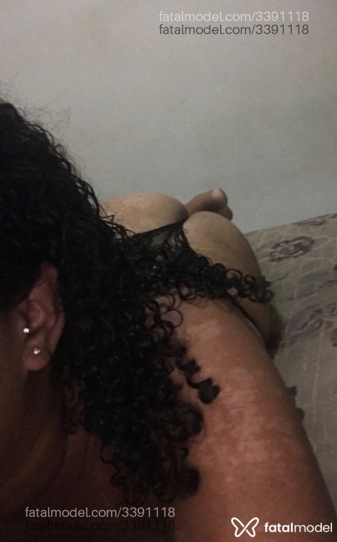 Acompanhante mulher trans com cabelo castanho de olhos castanhos em Juazeiro Acompanhante mulher trans com cabelo castanho de olhos castanhos em Juazeiro - Vitórya
