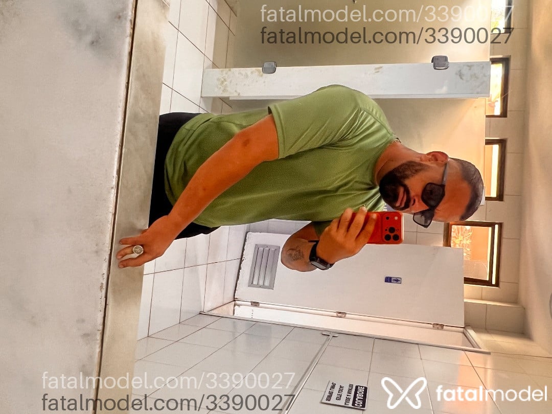Acompanhante homem com cabelo castanho de olhos castanhos em Itaguaí Acompanhante homem com cabelo castanho de olhos castanhos em Itaguaí - Benny