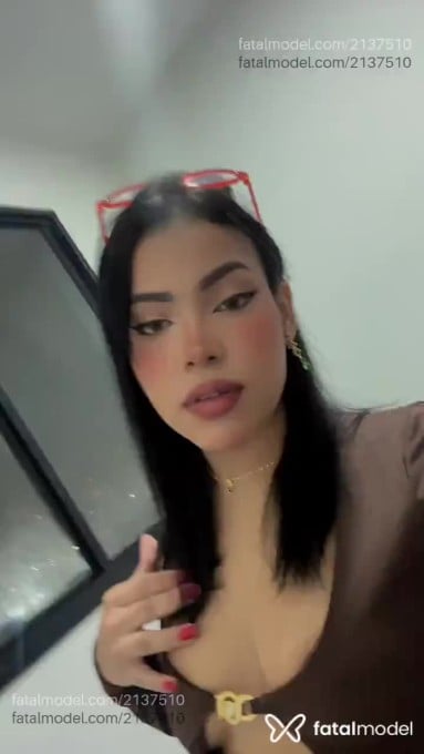 Acompanhante mulher morena (o) de olhos castanhos em São Paulo Acompanhante mulher morena (o) de olhos castanhos em São Paulo - Tita