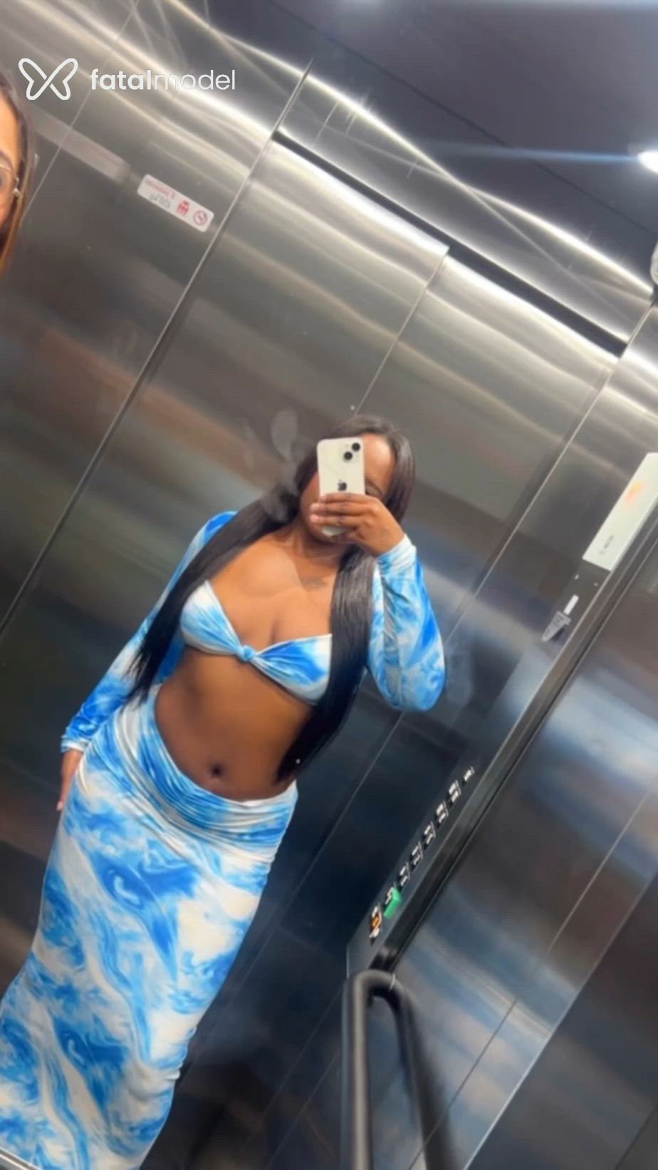 Acompanhante mulher morena (o) de olhos pretos - Yasmin Torres