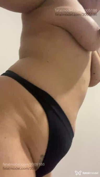 Acompanhante mulher com cabelo castanho de olhos castanhos - Luana