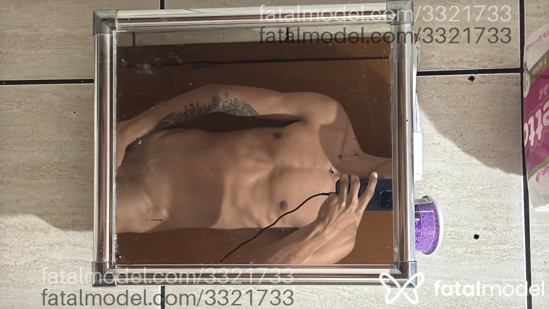 Acompanhante homem morena (o) de olhos pretos - Daraujo Acompanhante homem morena (o) de olhos pretos - Daraujo